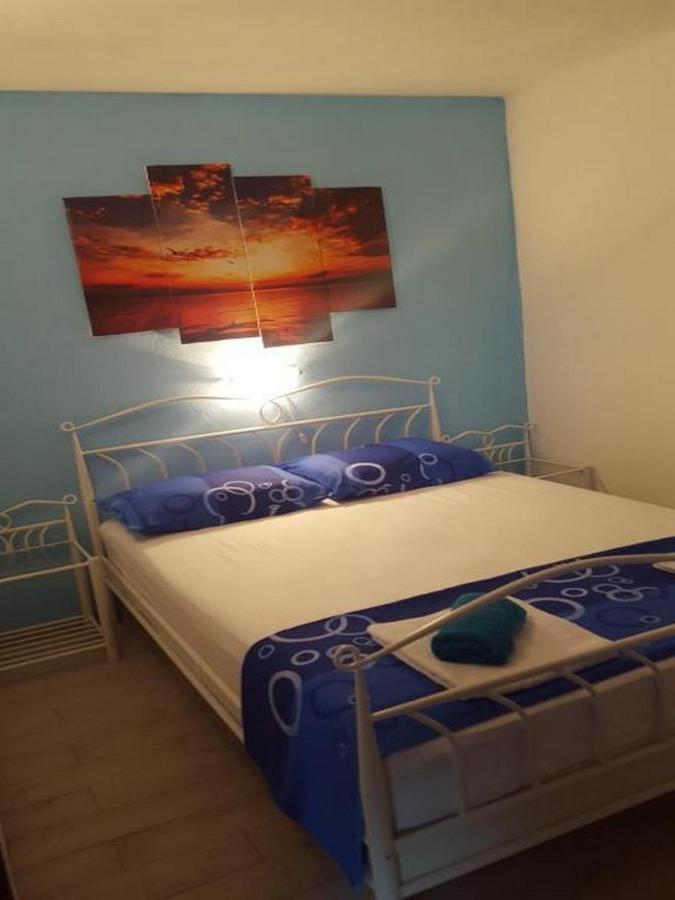 Apartments Katarina Вис Екстериор снимка