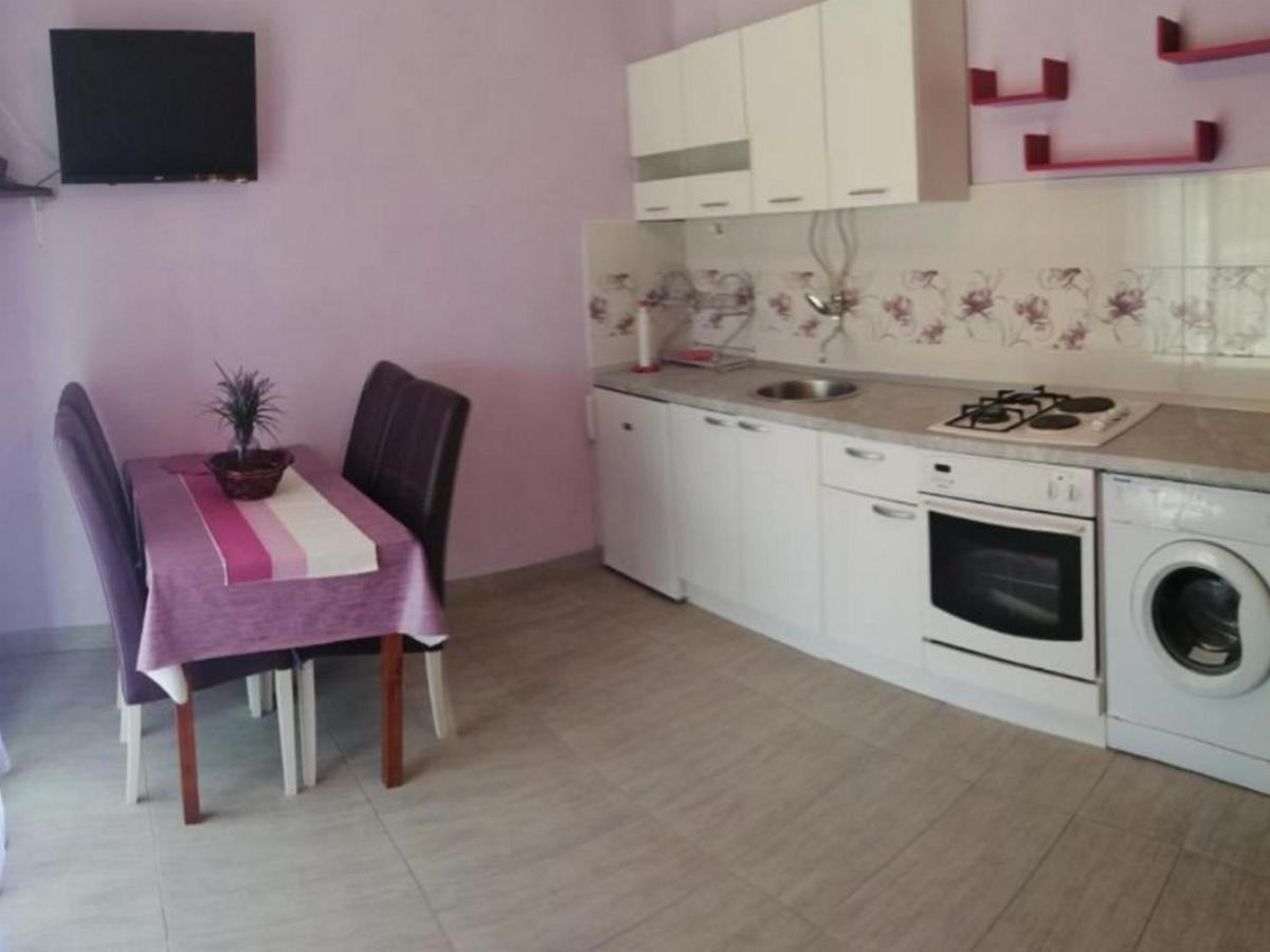 Apartments Katarina Вис Екстериор снимка