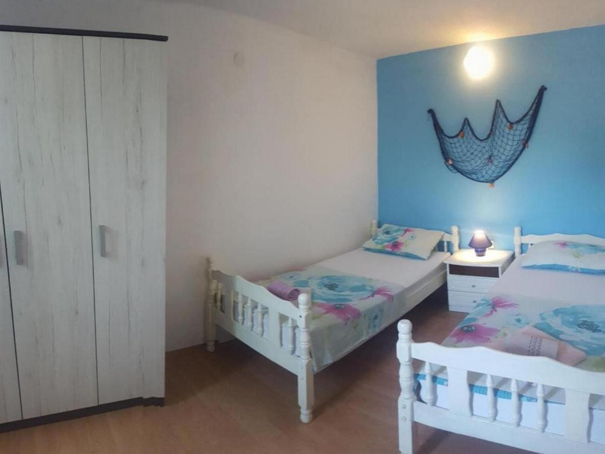 Apartments Katarina Вис Екстериор снимка