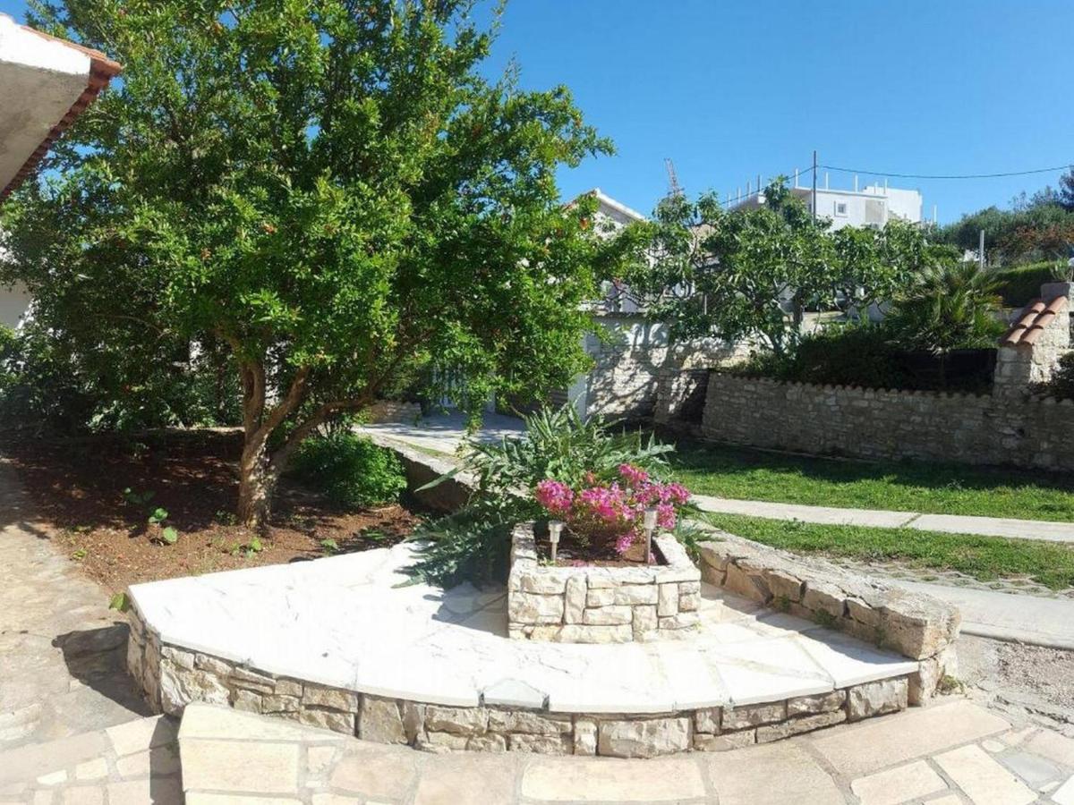 Apartments Katarina Вис Екстериор снимка