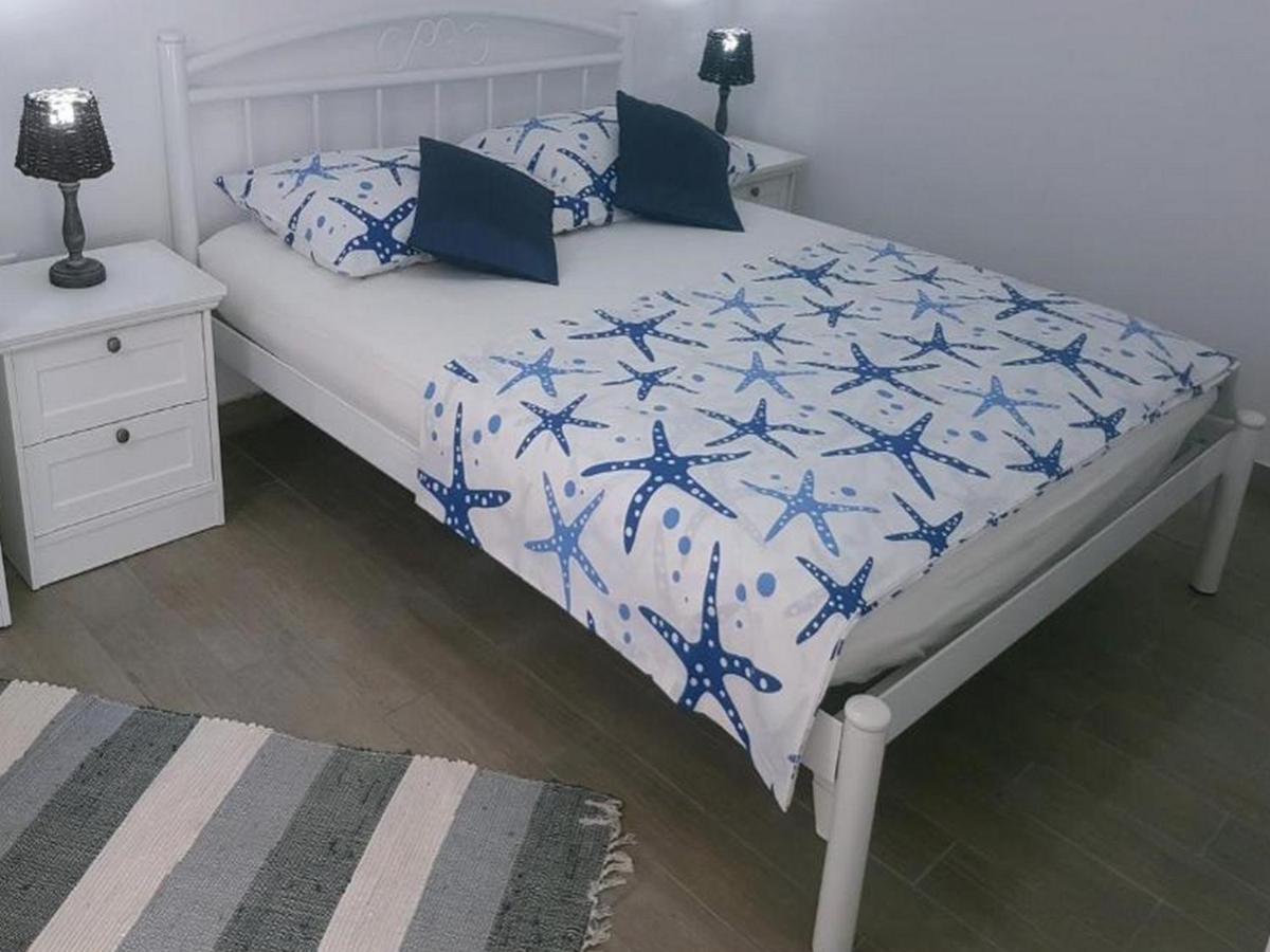 Apartments Katarina Вис Екстериор снимка